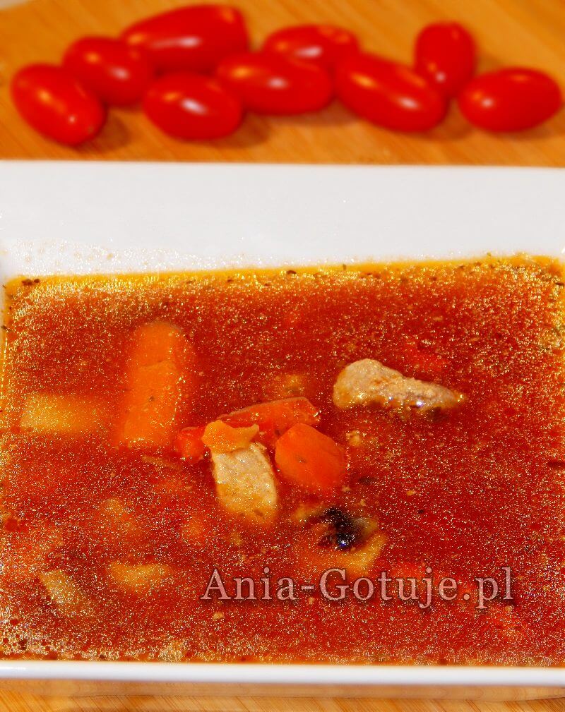 Zupa gulaszowa z pieczarkami
